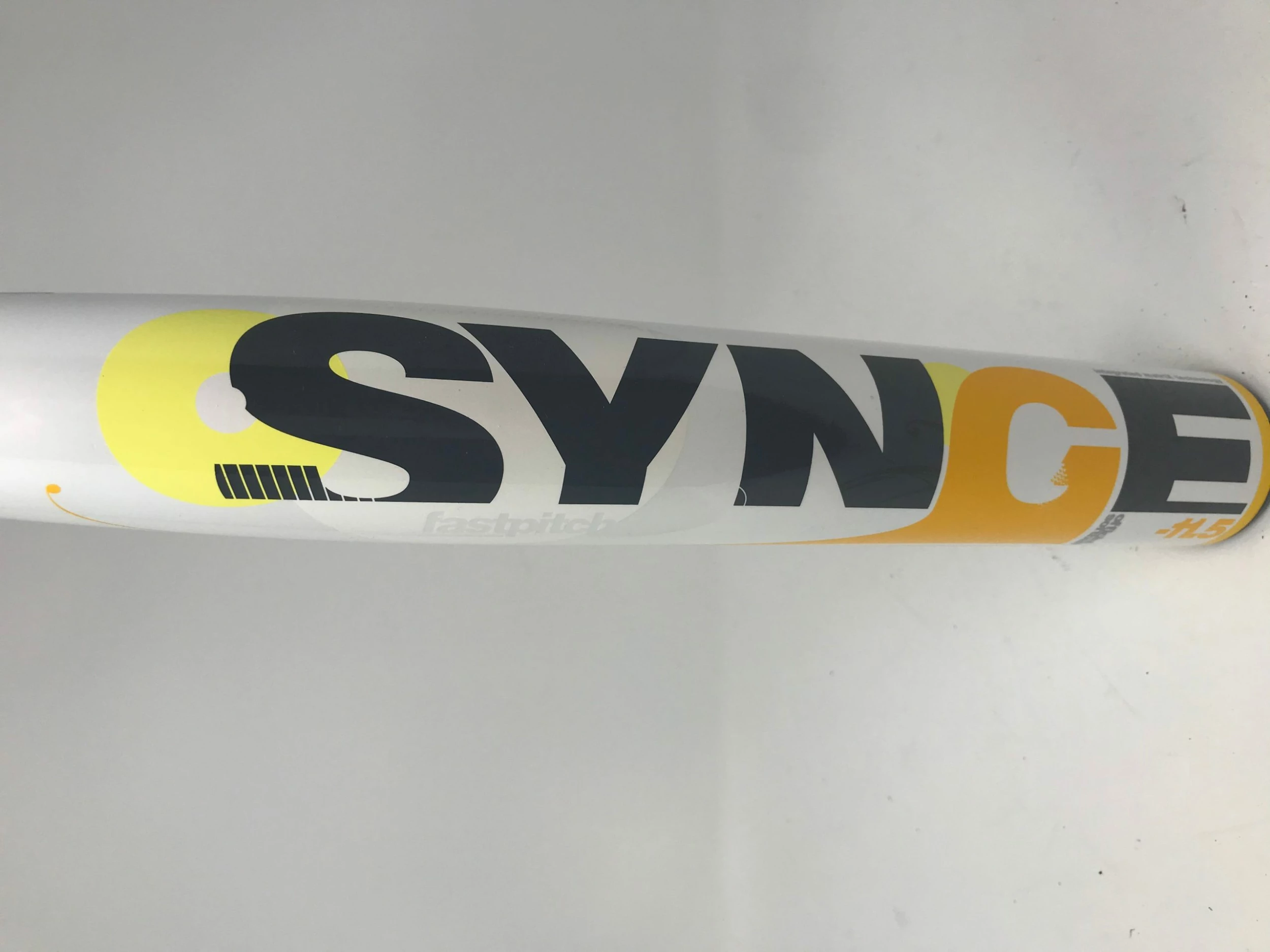 Used Easton SRV6B Synge 28/16.5 Fastpitch Softball Bat White/Yellow 3 Used Easton SRV6B Synge 28/16.5 Fastpitch Softball Bat White/Yellow