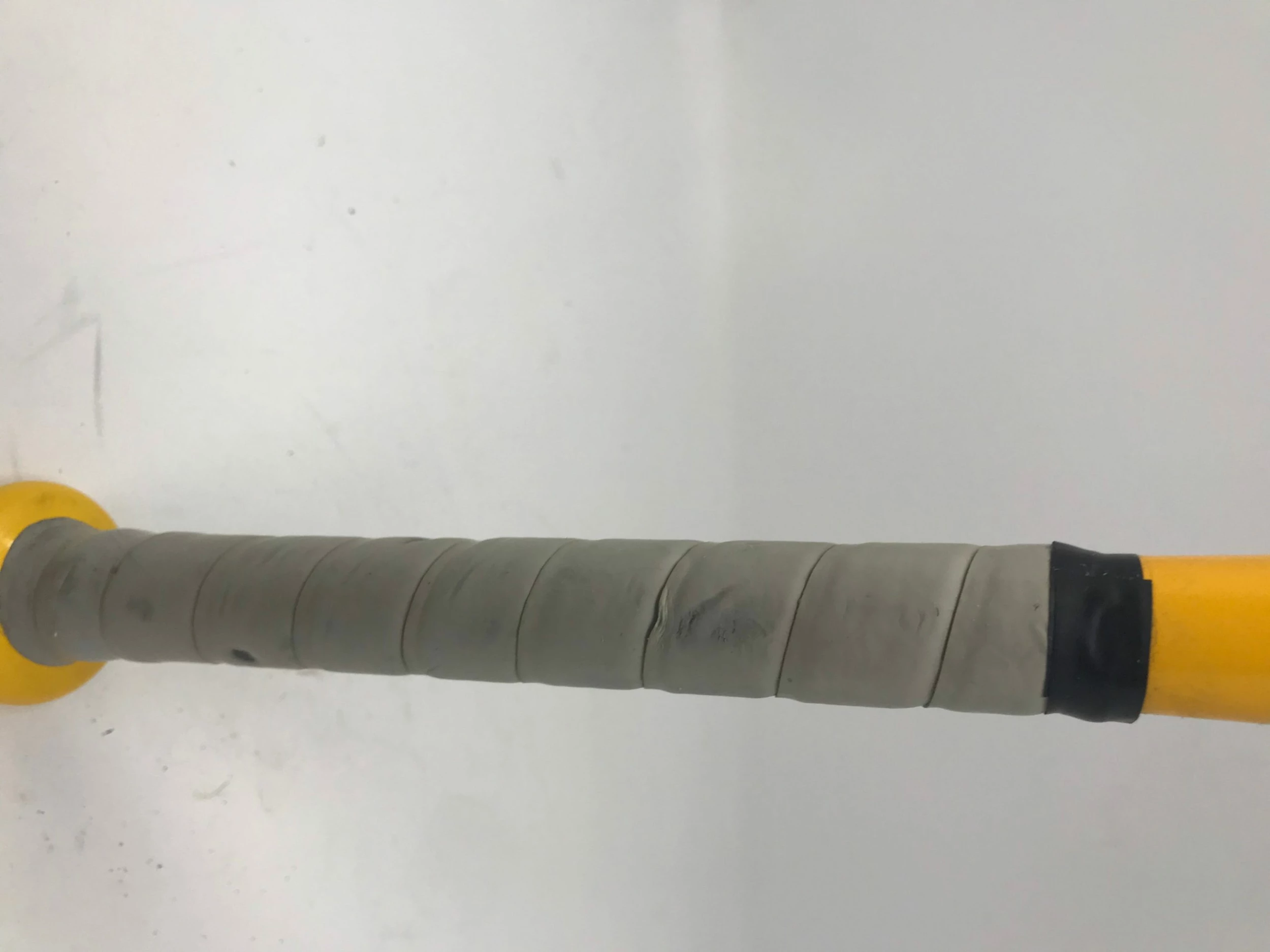 Used Easton SRV6B Synge 28/16.5 Fastpitch Softball Bat White/Yellow 6 Used Easton SRV6B Synge 28/16.5 Fastpitch Softball Bat White/Yellow - Image 4