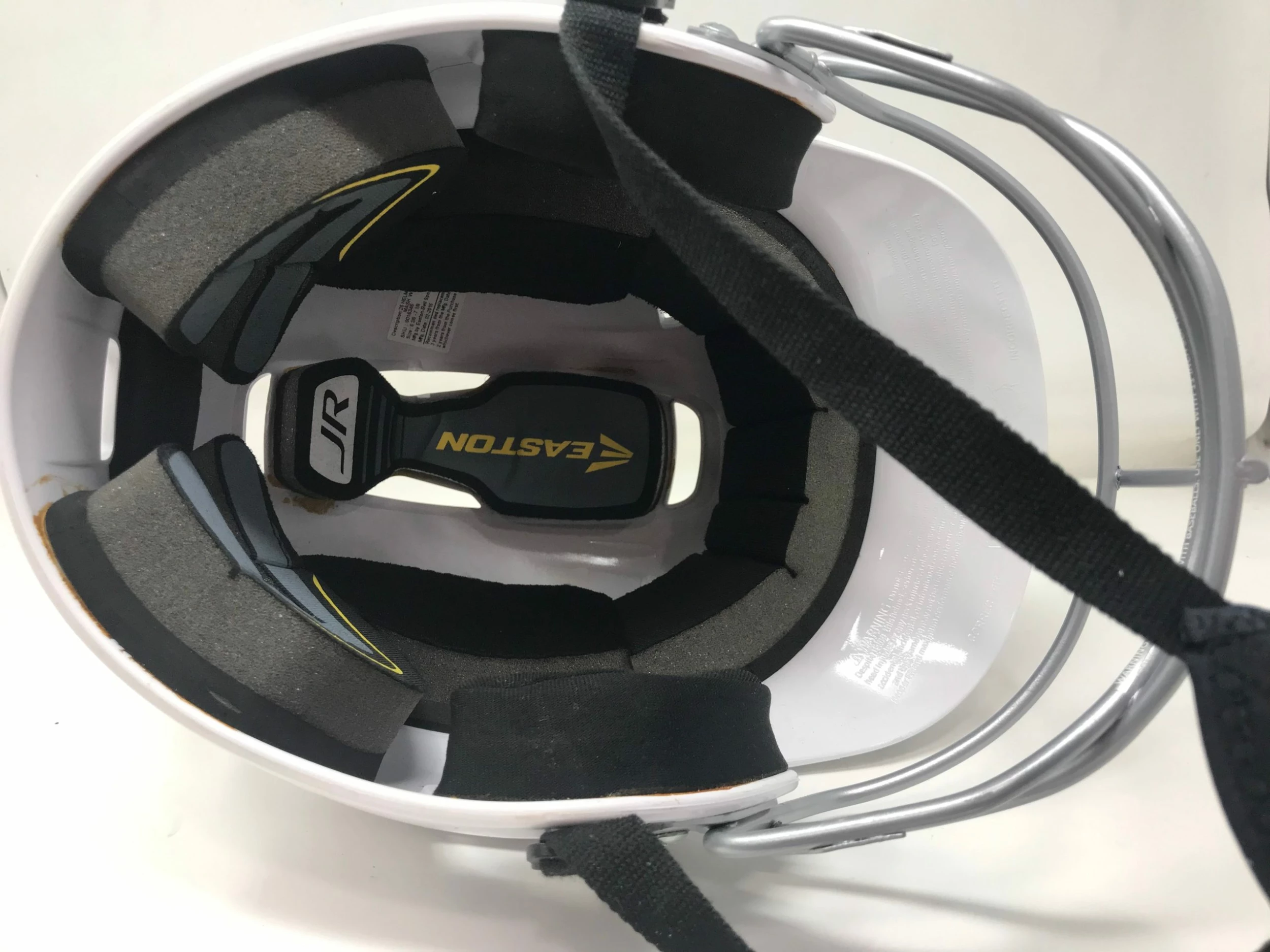 New Easton Junior Z5 2Tone Batters Helmet With SB Mask Size 6 3/8 - 7 1/8 Wh/Nvy 7 New Easton Junior Z5 2Tone Batters Helmet With SB Mask Size 6 3/8 - 7 1/8 Wh/Nvy - Image 5