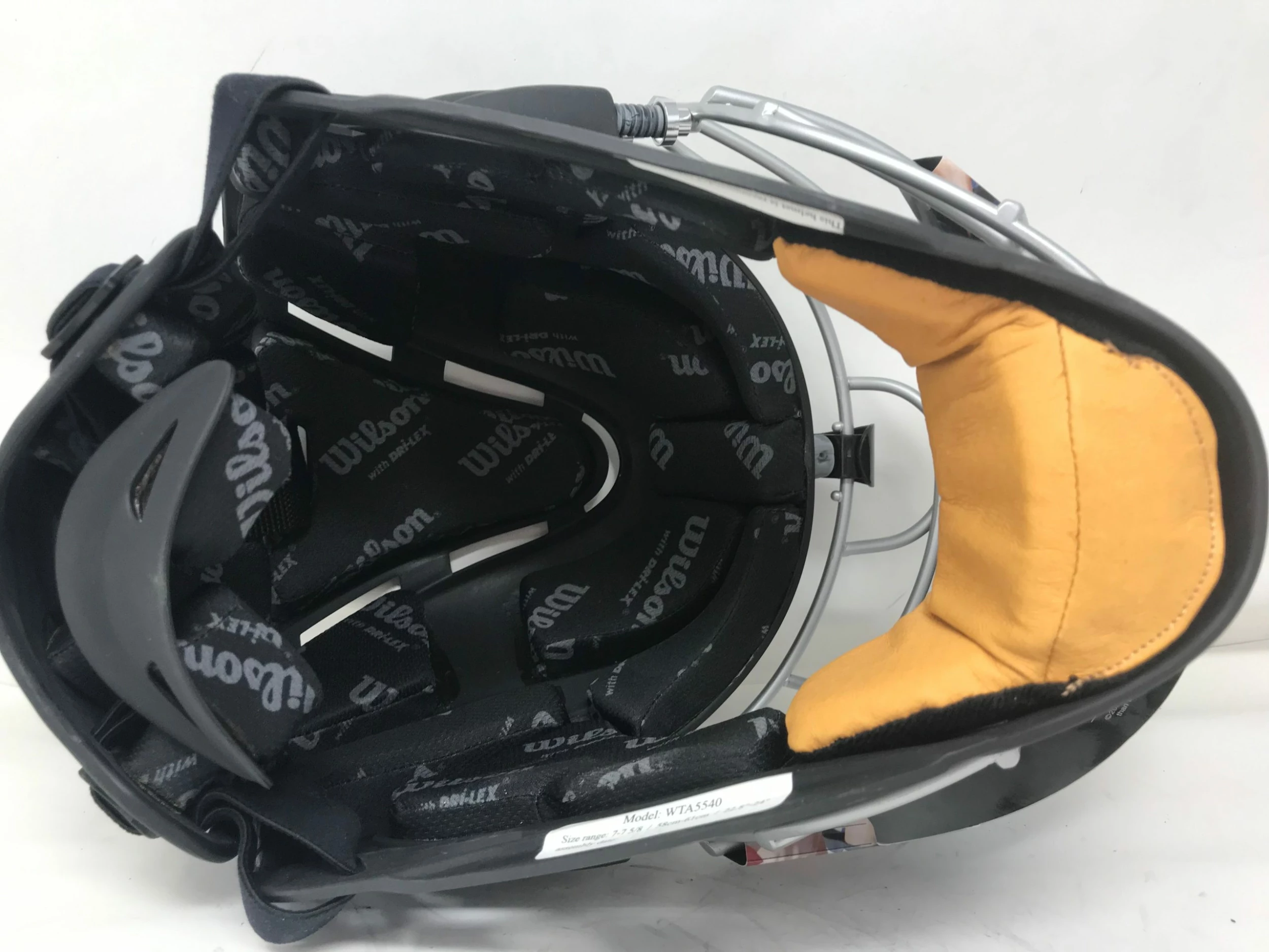 New Wilson Shock FX 2.0 WTA5540 Fastpitch Softball Catcher Helmet 7 - 7 5/8 Blk 7 New Wilson Shock FX 2.0 WTA5540 Fastpitch Softball Catcher Helmet 7 - 7 5/8 Blk - Image 5